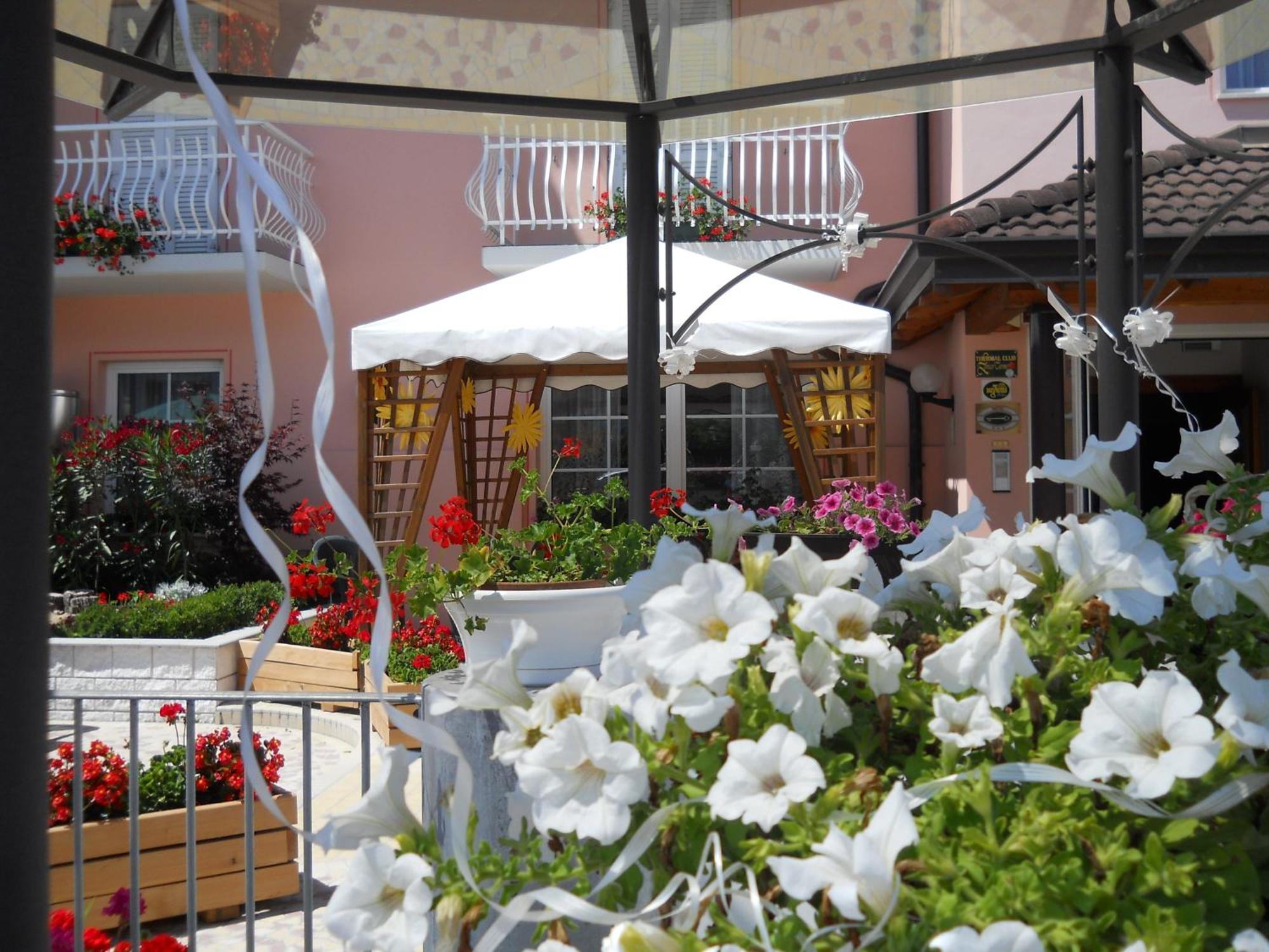 Hotel Bellaria Левико-Терме Экстерьер фото