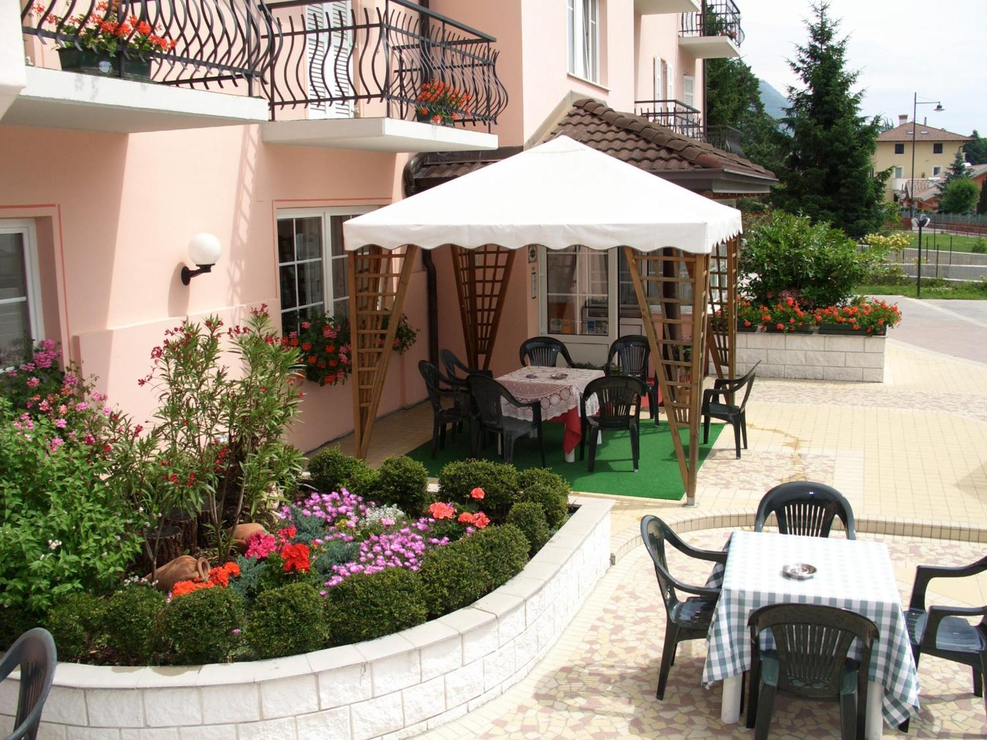 Hotel Bellaria Левико-Терме Экстерьер фото